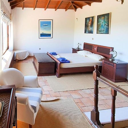 Lovely Home In Kiato With Wifi Buitenkant foto