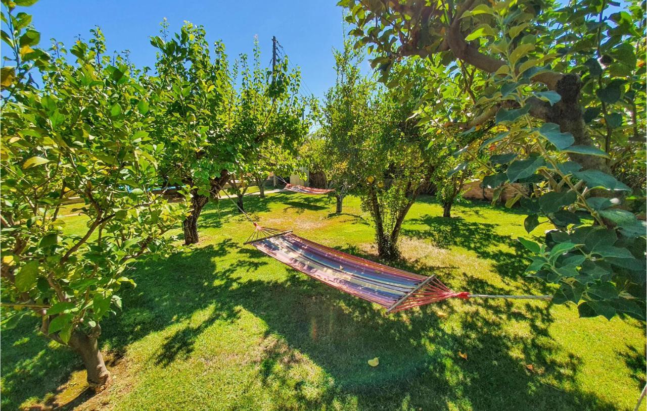 Lovely Home In Kiato With Wifi Buitenkant foto