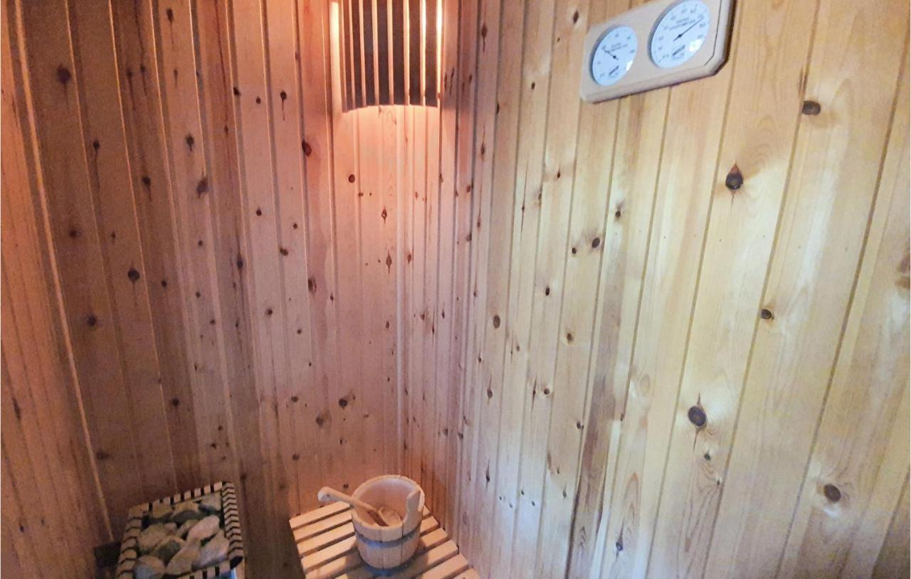 Lovely Home In Kiato With Wifi Buitenkant foto