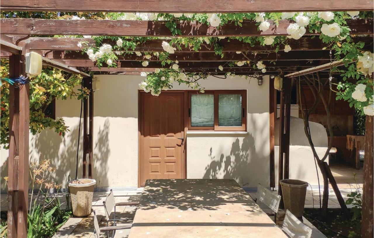 Lovely Home In Kiato With Wifi Buitenkant foto