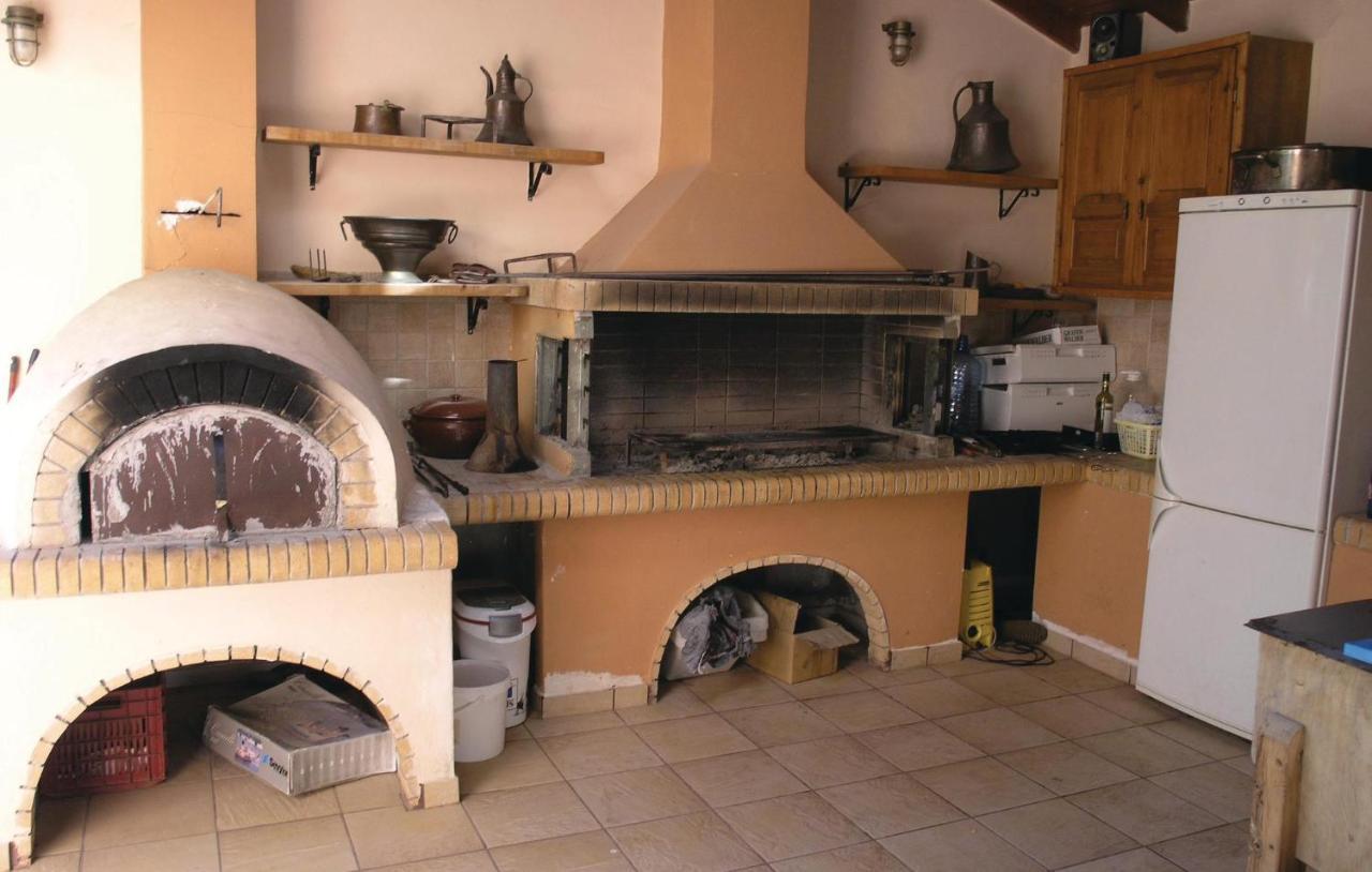 Lovely Home In Kiato With Wifi Buitenkant foto